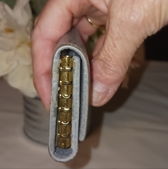 Gucci Gray Leather Tri-Fold Wallet Keyholder. - Picture 4 of 8